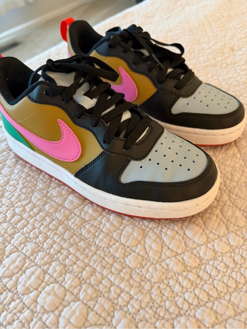 Nike Kids Low-Top Sneakers in Black, Pink, Olive, Light Gray and Green